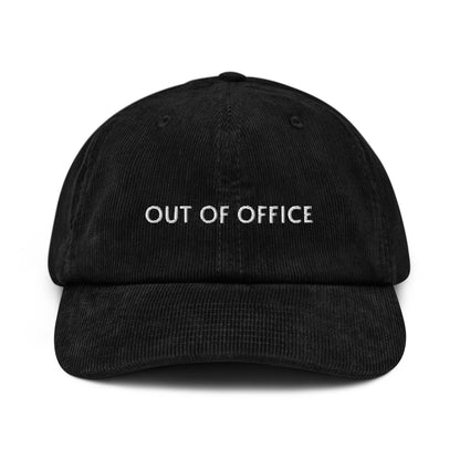 Cord-Cap mit dem humorvollen Slogan 'Out of Office' – perfektes Accessoire für Bürohelden und Homeoffice-Profis